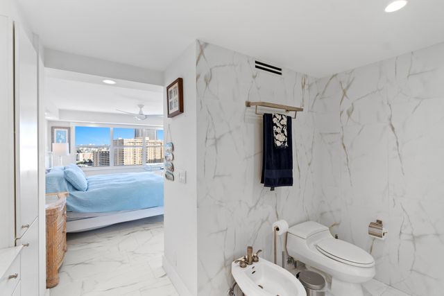 121 Golden Isles Drive Ph1, Hallandale Beach, FL 33009