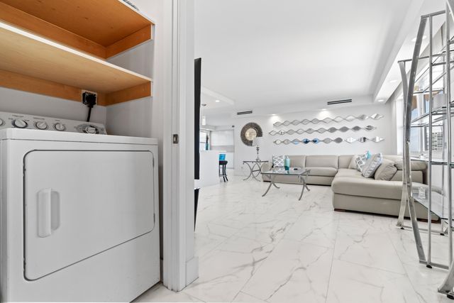 121 Golden Isles Drive Ph1, Hallandale Beach, FL 33009