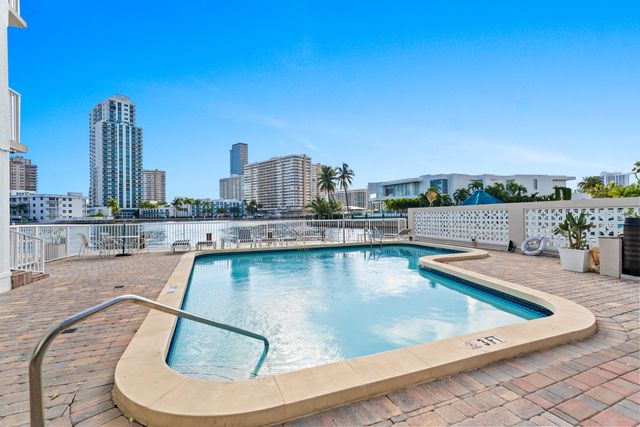 121 Golden Isles Drive Ph1, Hallandale Beach, FL 33009