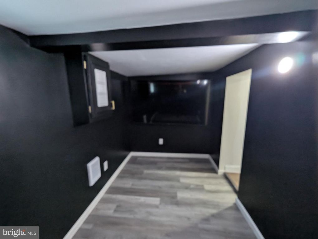 Image 10 of property listing at 410 ANNABEL AVE, Baltimore, MD 21225