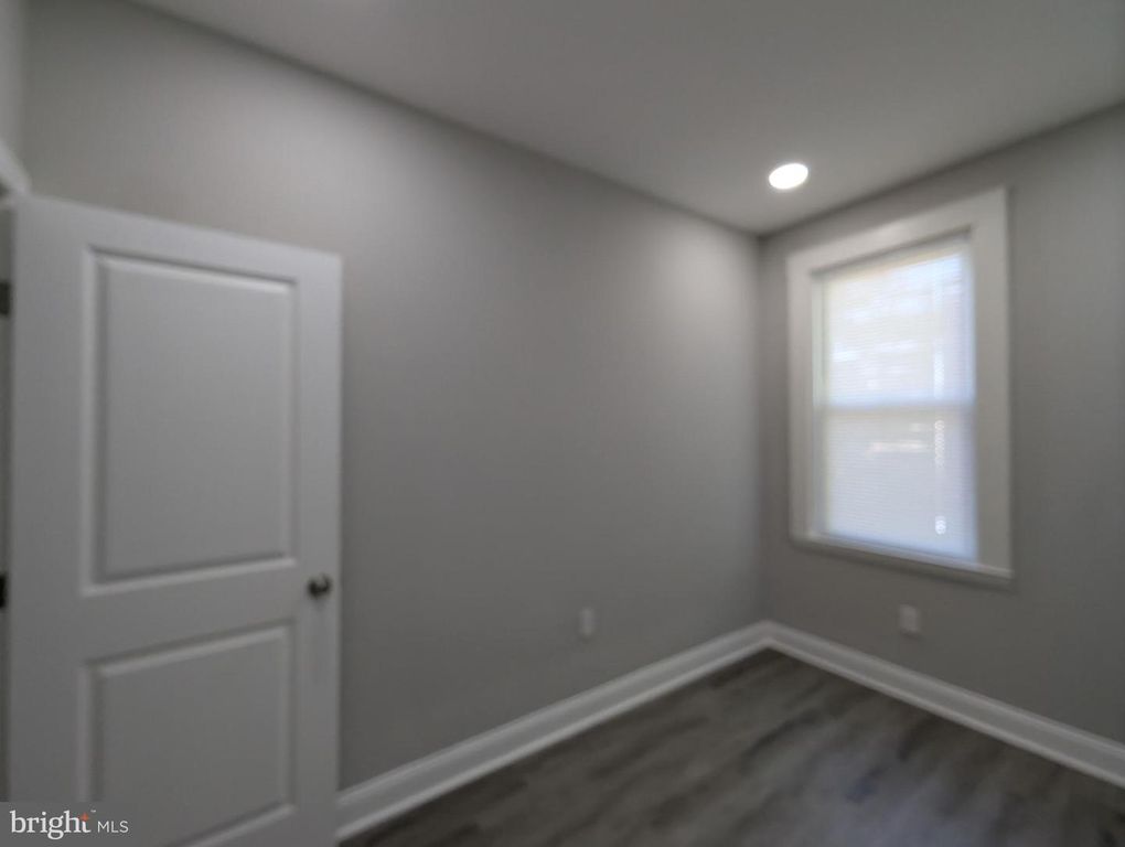 Image 14 of property listing at 410 ANNABEL AVE, Baltimore, MD 21225
