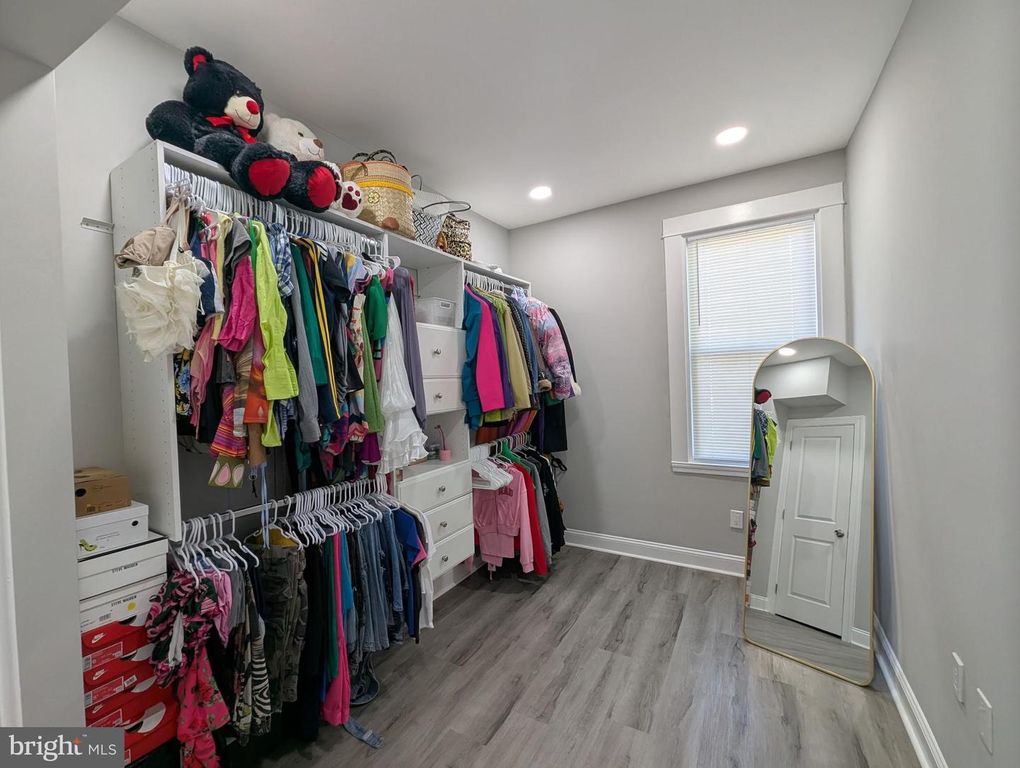 Image 15 of property listing at 410 ANNABEL AVE, Baltimore, MD 21225