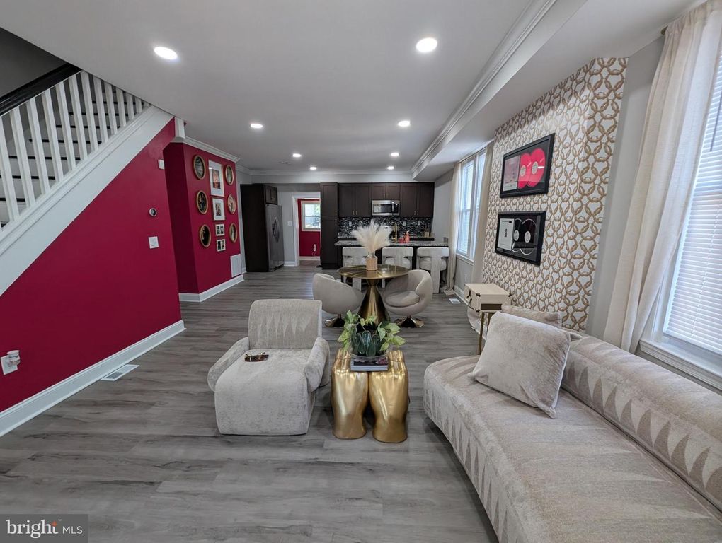 Image 3 of property listing at 410 ANNABEL AVE, Baltimore, MD 21225