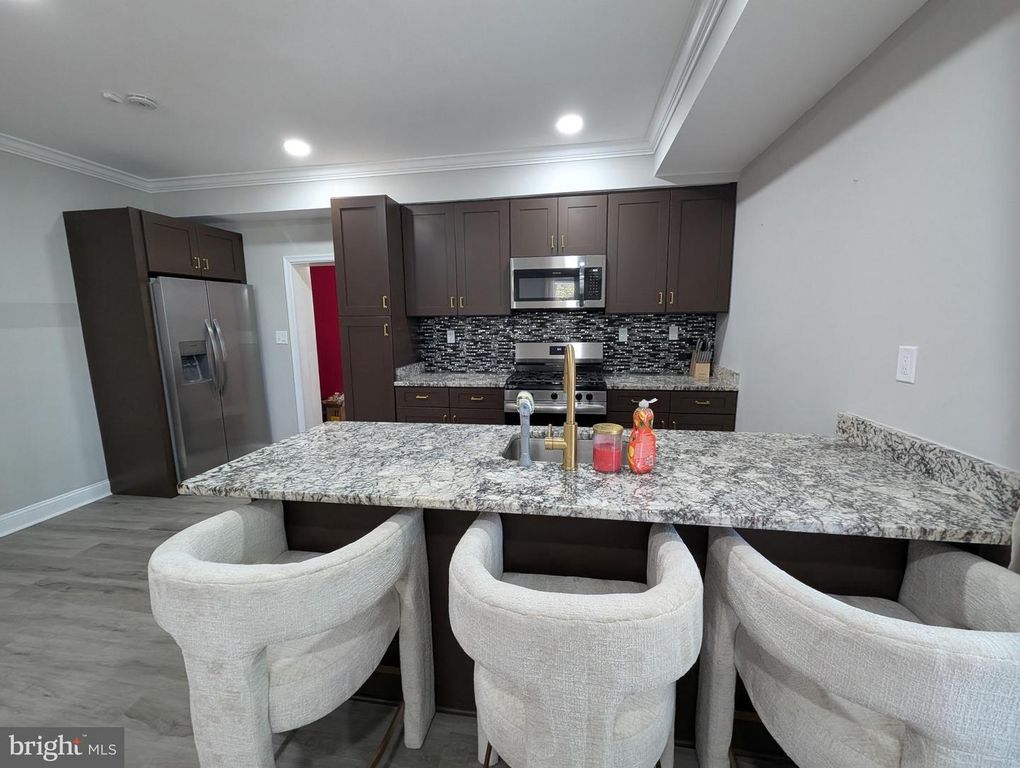 Image 4 of property listing at 410 ANNABEL AVE, Baltimore, MD 21225
