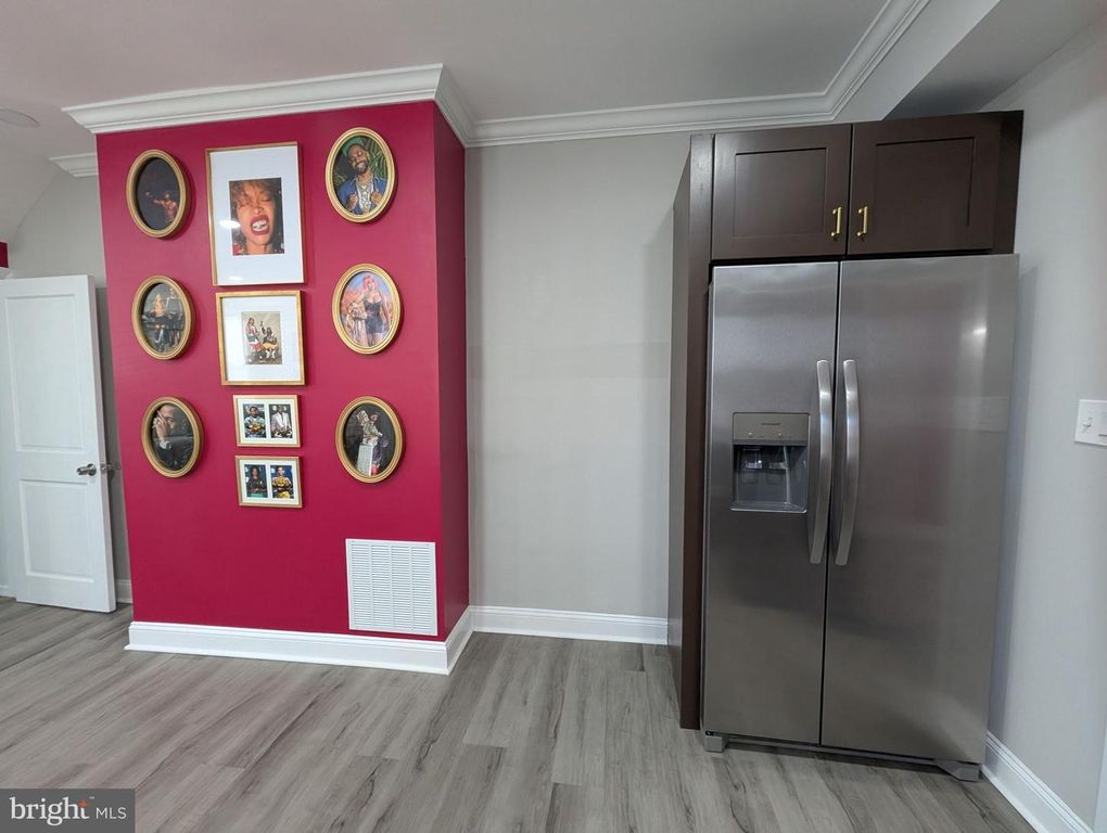 Image 6 of property listing at 410 ANNABEL AVE, Baltimore, MD 21225