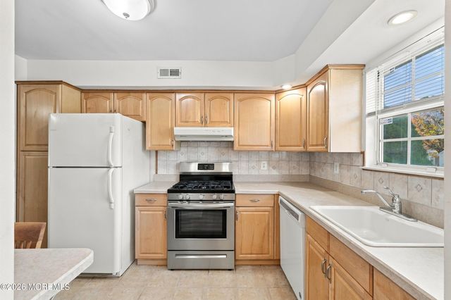 694 Darlington Drive 88, Old Bridge, NJ 08857
