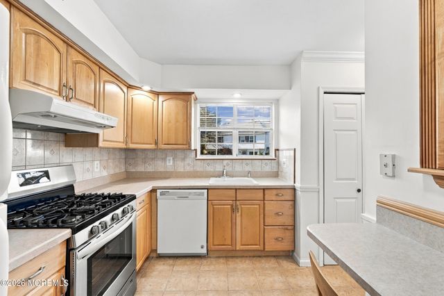 694 Darlington Drive 88, Old Bridge, NJ 08857