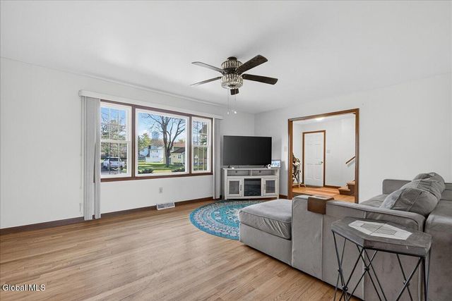 39 University Street, Bethlehem, NY 12158