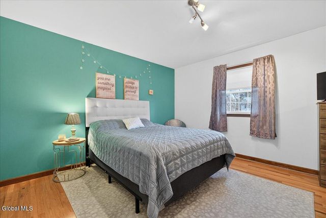 39 University Street, Bethlehem, NY 12158