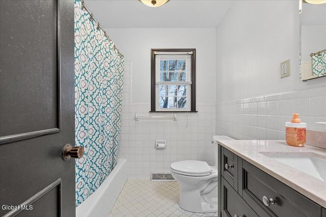 39 University Street, Bethlehem, NY 12158