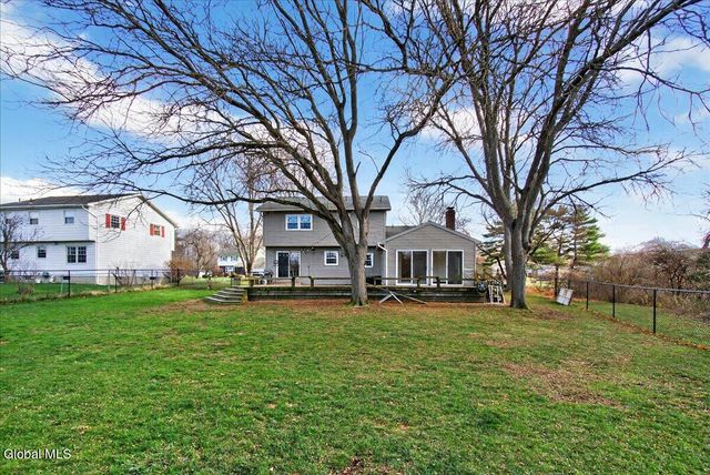 39 University Street, Bethlehem, NY 12158