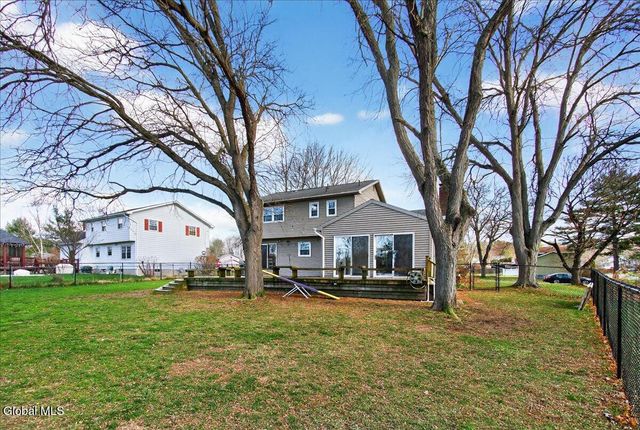 39 University Street, Bethlehem, NY 12158