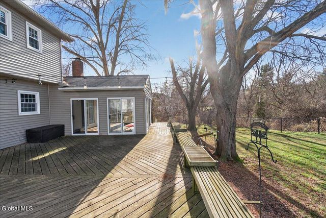 39 University Street, Bethlehem, NY 12158