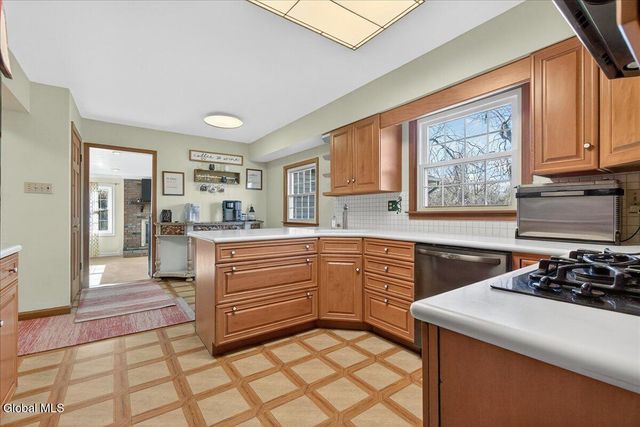 39 University Street, Bethlehem, NY 12158