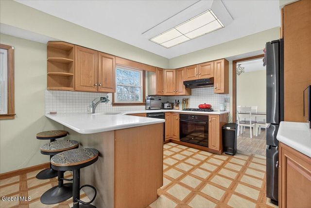 39 University Street, Bethlehem, NY 12158