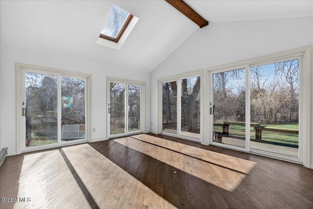 39 University Street, Bethlehem, NY 12158