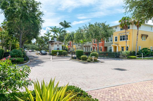 669 Pacific Grove Drive 2, West Palm Beach, FL 33401