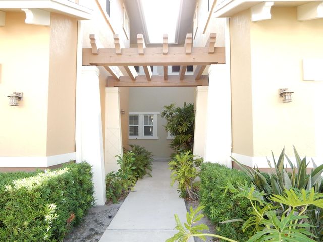 669 Pacific Grove Drive 2, West Palm Beach, FL 33401