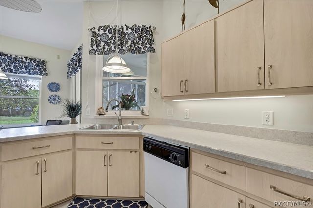 80 W Byrsonima Loop, Homosassa, FL 34446