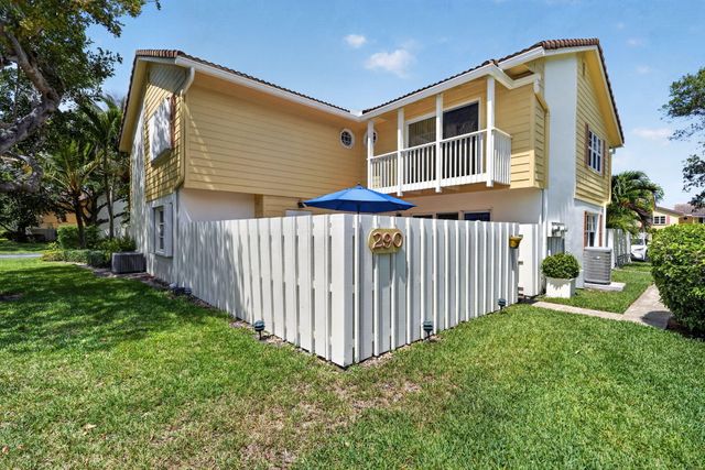 290 Seabreeze Circle, Jupiter, FL 33477