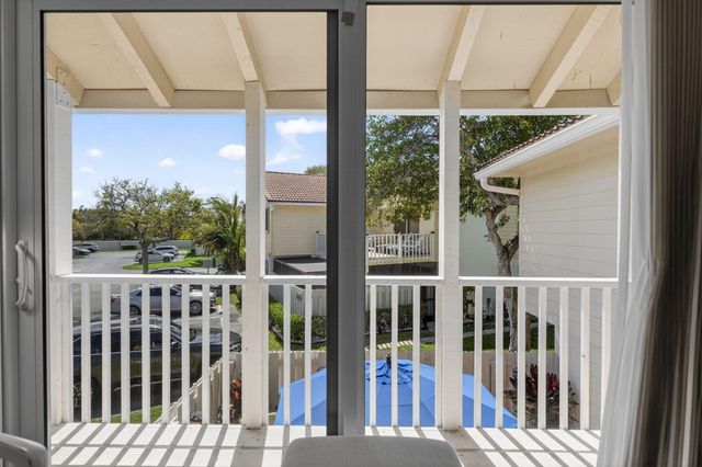 290 Seabreeze Circle, Jupiter, FL 33477