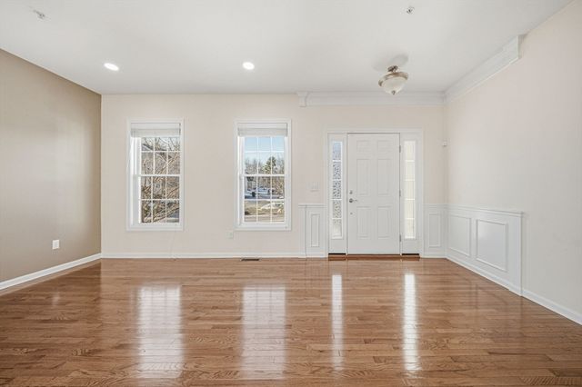 2 Grandview Dr, Hopkinton, MA 01748