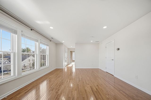 2 Grandview Dr, Hopkinton, MA 01748