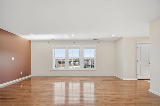 2 Grandview Dr, Hopkinton, MA 01748