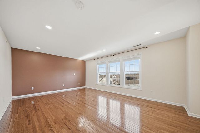 2 Grandview Dr, Hopkinton, MA 01748