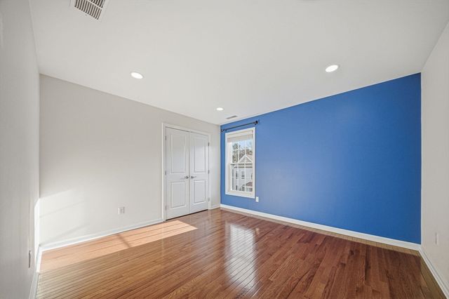 2 Grandview Dr, Hopkinton, MA 01748