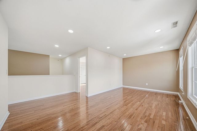 2 Grandview Dr, Hopkinton, MA 01748