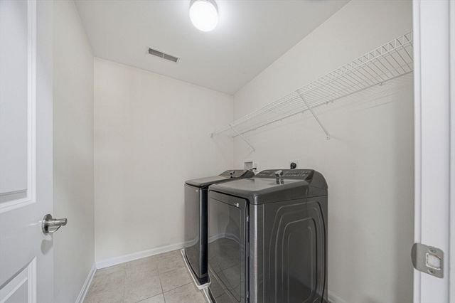 2 Grandview Dr, Hopkinton, MA 01748