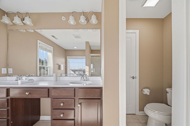 2 Grandview Dr, Hopkinton, MA 01748