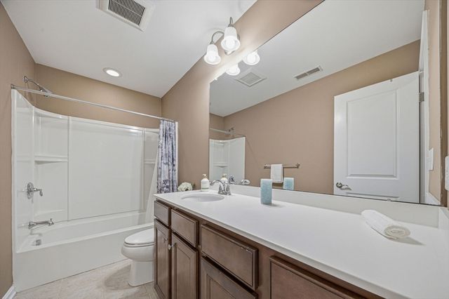 2 Grandview Dr, Hopkinton, MA 01748