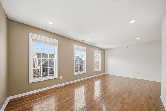 2 Grandview Dr, Hopkinton, MA 01748