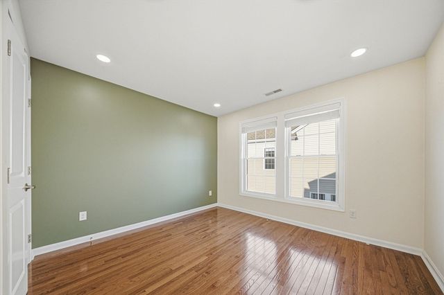 2 Grandview Dr, Hopkinton, MA 01748