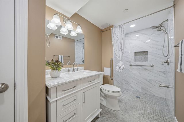 2 Grandview Dr, Hopkinton, MA 01748