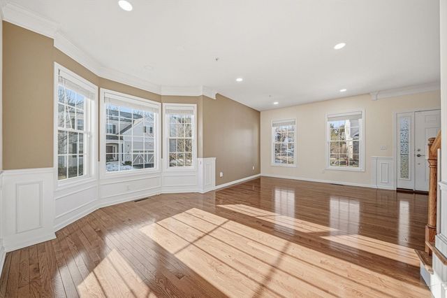 2 Grandview Dr, Hopkinton, MA 01748