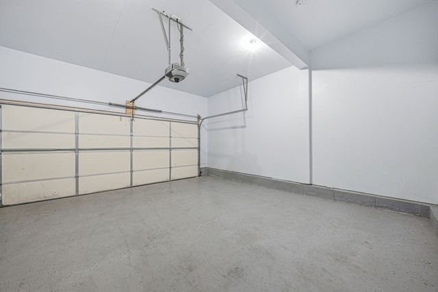 2 Grandview Dr, Hopkinton, MA 01748