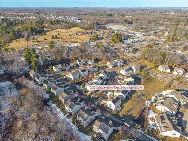 2 Grandview Dr, Hopkinton, MA 01748