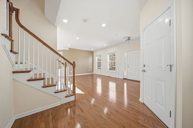 2 Grandview Dr, Hopkinton, MA 01748