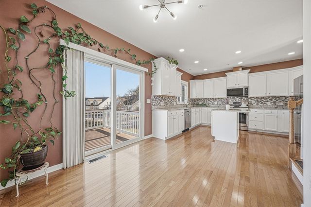 2 Grandview Dr, Hopkinton, MA 01748