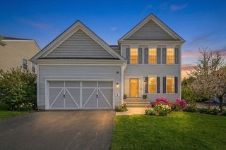 2 Grandview Dr, Hopkinton, MA 01748