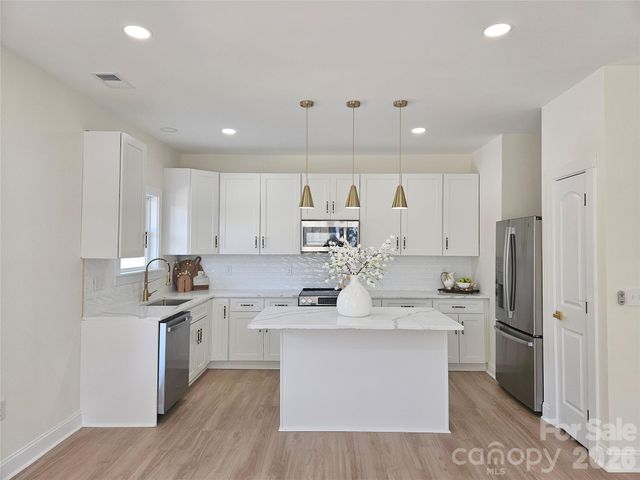 129 WOODLAWN Drive, Statesville, NC 28677