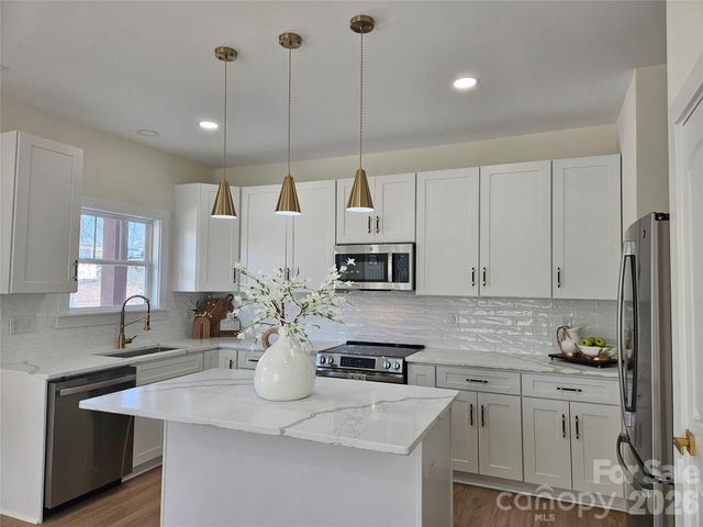 129 WOODLAWN Drive, Statesville, NC 28677