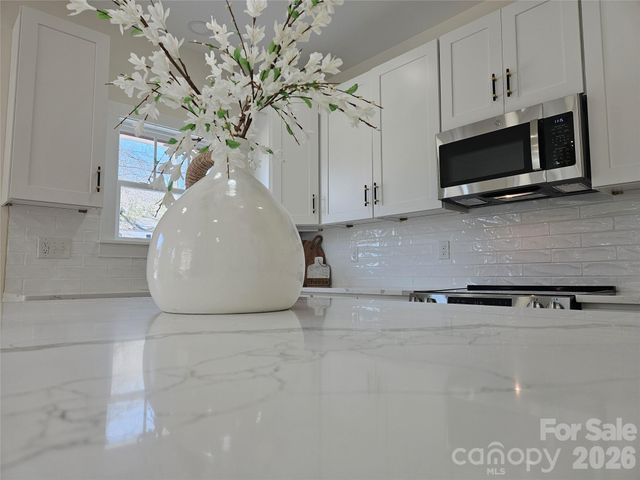 129 WOODLAWN Drive, Statesville, NC 28677