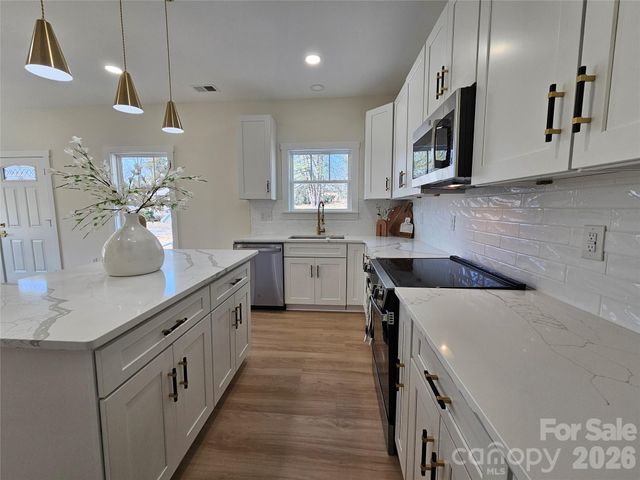 129 WOODLAWN Drive, Statesville, NC 28677