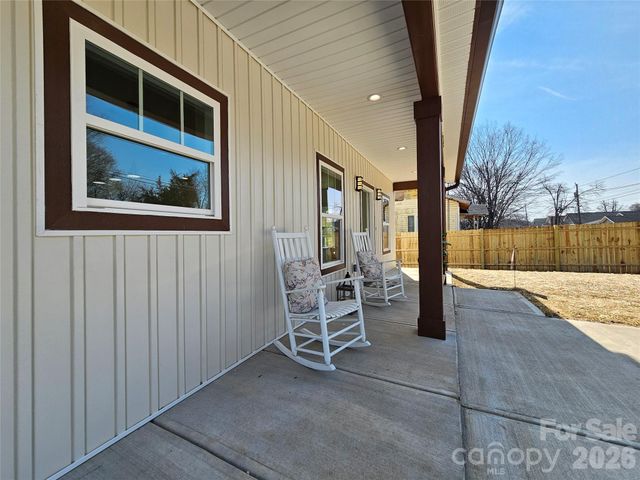 129 WOODLAWN Drive, Statesville, NC 28677