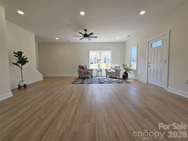 129 WOODLAWN Drive, Statesville, NC 28677