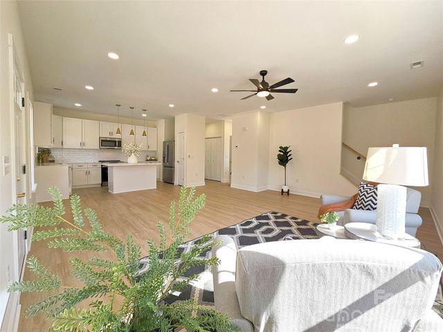 129 WOODLAWN Drive, Statesville, NC 28677